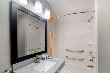 هتل La Quinta By Wyndham Fort Worth Eastchase