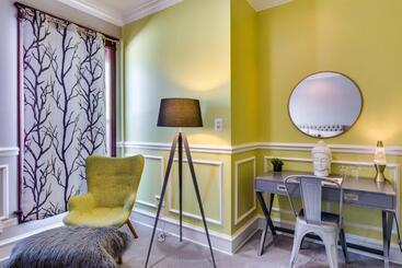 هتل Ruby Room