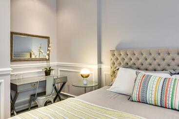 هتل Ruby Room
