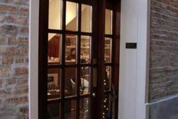 هتل Ruby Room