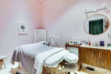 هتل Ruby Room