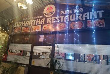هتل Sidhartha Walking Distance From Tajmahal