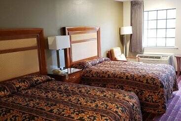 فندق على الطريق Peach Tree Inn
