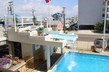 مُتل Roman Holiday Resort