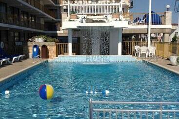 مُتل Roman Holiday Resort