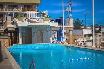 مُتل Roman Holiday Resort