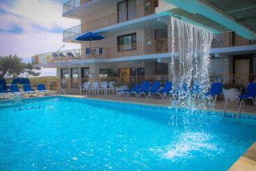 مُتل Roman Holiday Resort