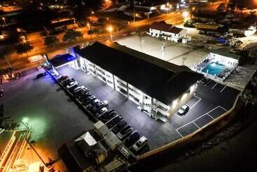 מוטל Seabreeze Inn  Fort Walton