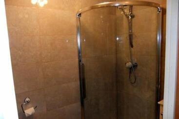 College Guest House - Haverfordwest