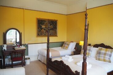 پانسیون Meare Manor