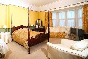 پانسیون Meare Manor