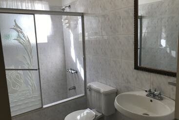 پانسیون Retreat Guesthouse Luxury Suites