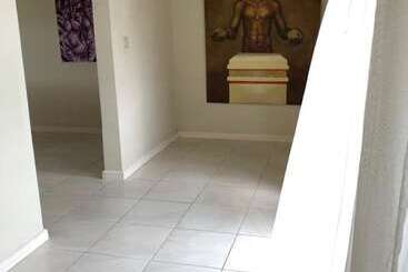 پانسیون Retreat Guesthouse Luxury Suites