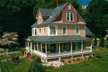 The Sleigh Maker Inn Bed And Breakfast