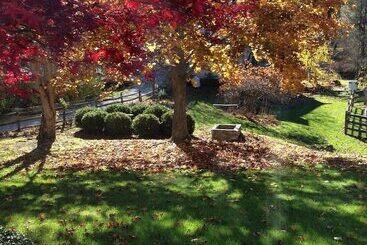 The Stockbridge Country Inn Closest B&b To Norman Rockwell Museum And Chesterwood