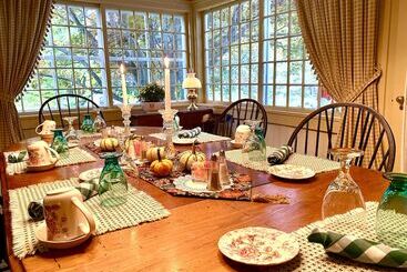 The Stockbridge Country Inn Closest B&b To Norman Rockwell Museum And Chesterwood
