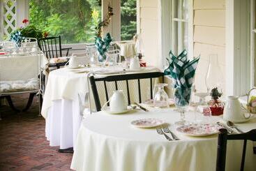 The Stockbridge Country Inn Closest B&b To Norman Rockwell Museum And Chesterwood