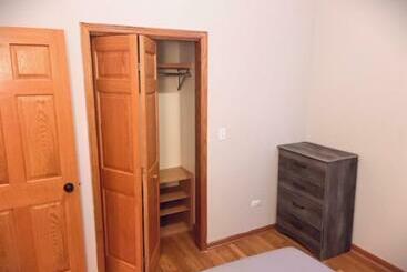 3bd/2ba In Historic Hyde Park Neighborhood W/ Parking Near University Of Chicago