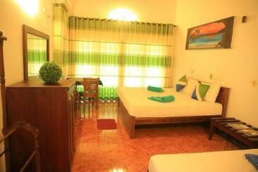هتل Green Light Holiday Village