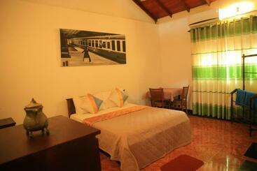 هتل Green Light Holiday Village