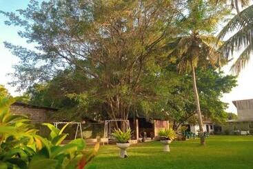 هتل Green Light Holiday Village