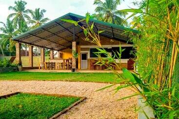 هتل Green Light Holiday Village