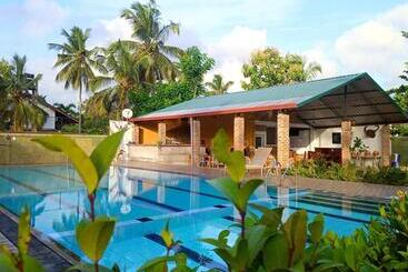 هتل Green Light Holiday Village
