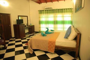 هتل Green Light Holiday Village