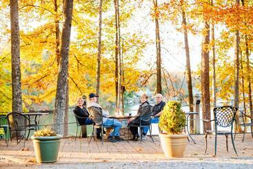 酒店 Halesford Harbour Resort   Smith Mountain Lake