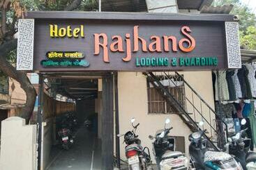 فندق Rajhans Lodging & Boarding By Wb Inn