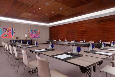 هتل The Ritzcarlton, Baku