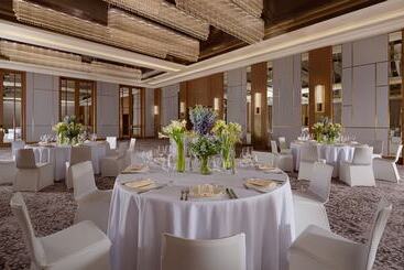 هتل The Ritzcarlton, Baku