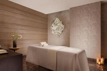 هتل The Ritzcarlton, Baku