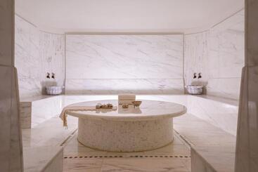 هتل The Ritzcarlton, Baku