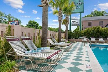 The Starlight Motor Inn - North Charleston