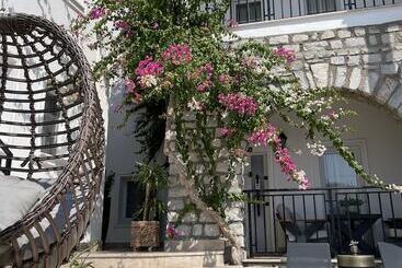 Noa Suite Hotel   Adults Only