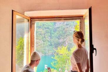 Pension Neomalsore Agrotourism, Komani Lake