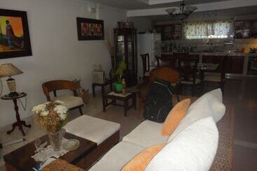 پانسیون Room In Guest Room   Posada Green Sea Villa Helen Kilometer 4 Bypass