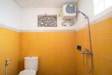 پانسیون Rumah Paros & Gallery