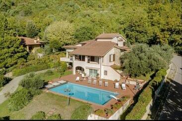 پانسیون Villa Con Piscina Privata   Vista Panoramica   7s   20 Guest