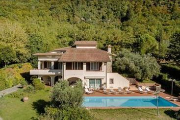 پانسیون Villa Con Piscina Privata   Vista Panoramica   7s   20 Guest