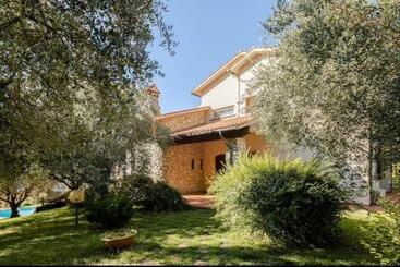 پانسیون Villa Con Piscina Privata   Vista Panoramica   7s   20 Guest