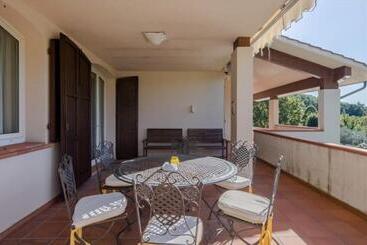 پانسیون Villa Con Piscina Privata   Vista Panoramica   7s   20 Guest