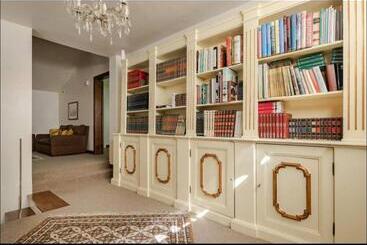پانسیون Villa Con Piscina Privata   Vista Panoramica   7s   20 Guest