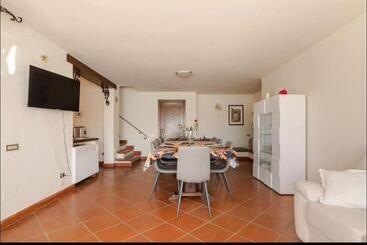 پانسیون Villa Con Piscina Privata   Vista Panoramica   7s   20 Guest