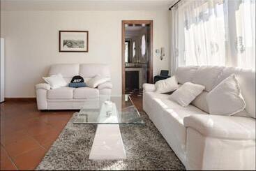پانسیون Villa Con Piscina Privata   Vista Panoramica   7s   20 Guest