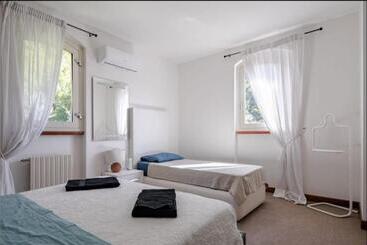 پانسیون Villa Con Piscina Privata   Vista Panoramica   7s   20 Guest