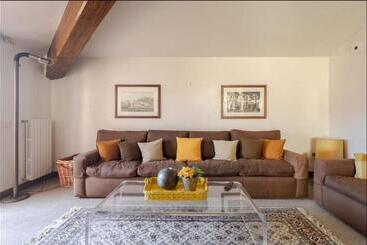 پانسیون Villa Con Piscina Privata   Vista Panoramica   7s   20 Guest