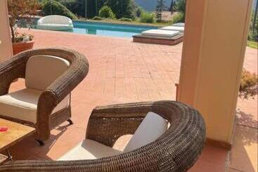 پانسیون Villa Con Piscina Privata   Vista Panoramica   7s   20 Guest