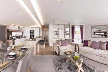 استراحتگاه Heathergate Boutique Holiday Park